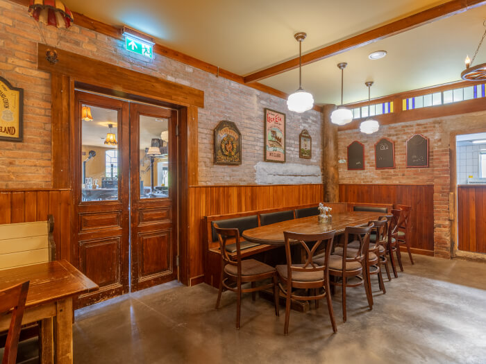 Vakantiehuis in Bierum (Groningen) voor 42 personen met 10 slaapkamers.