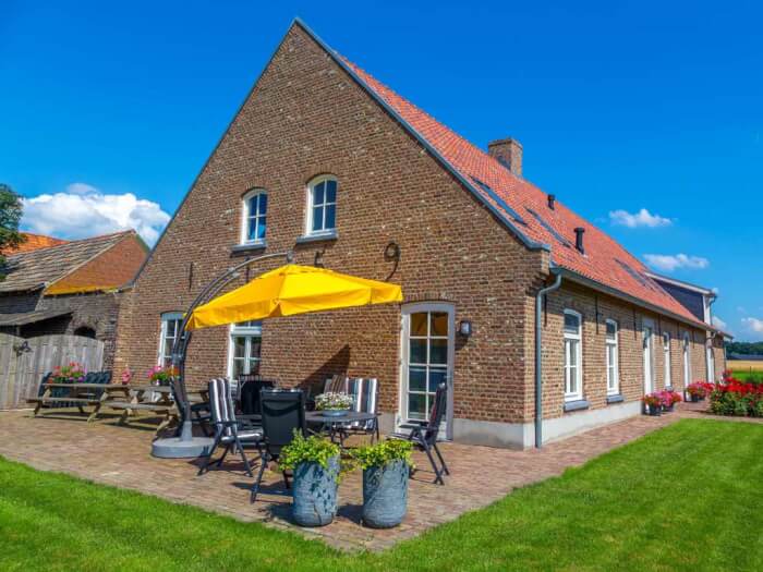 Vakantiehuis in Beesel (Limburg) voor 16 personen met 8 slaapkamers.