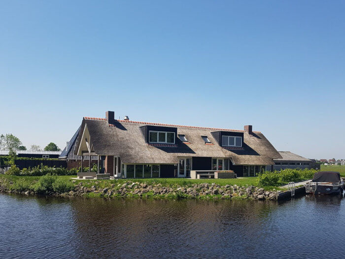 Vakantiehuis in Terkaple (Friesland) voor 16 personen met 8 slaapkamers.