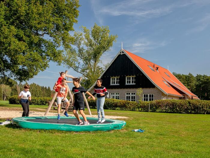 Vakantiehuis in Losser (Overijssel) voor 45 personen met 16 slaapkamers.