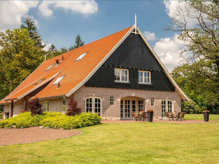 Vakantiehuis in Losser (Overijssel) voor 45 personen met 16 slaapkamers.