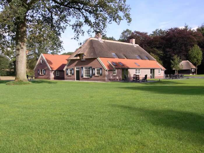Vakantiehuis in Ommen (Overijssel) voor 19 personen met 8 slaapkamers.