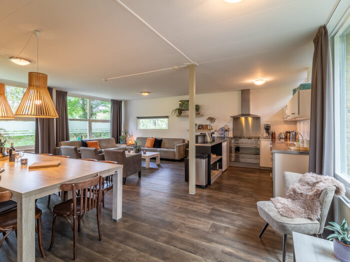 Vakantiehuis in Bakkeveen (Friesland) voor 16 personen met 8 slaapkamers.