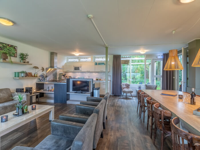 Vakantiehuis in Bakkeveen (Friesland) voor 16 personen met 8 slaapkamers.
