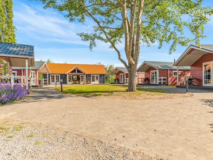 Vakantiehuis in Nunspeet (Gelderland) voor 30 personen met 15 slaapkamers.
