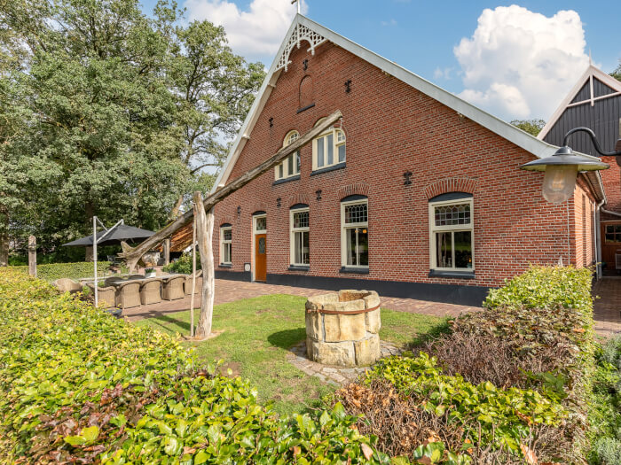 Vakantiehuis in Ootmarsum (Overijssel) voor 16 personen met 8 slaapkamers.