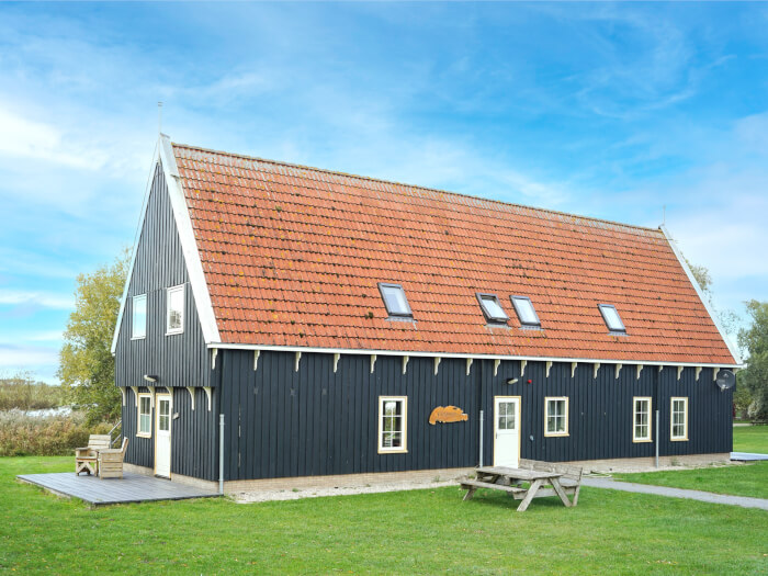 Vakantiehuis in Kollumerpomp (Friesland) voor 30 personen met 8 slaapkamers.