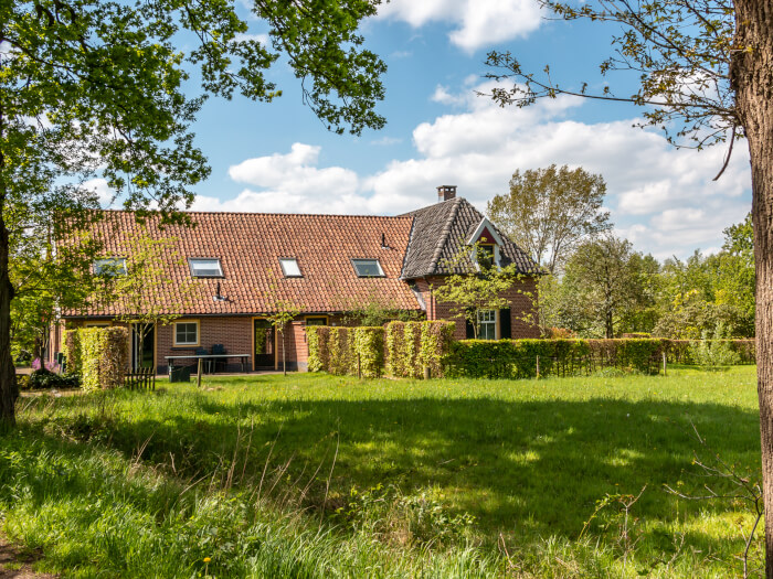 Vakantiehuis in Aalten (Gelderland) voor 23 personen met 10 slaapkamers.