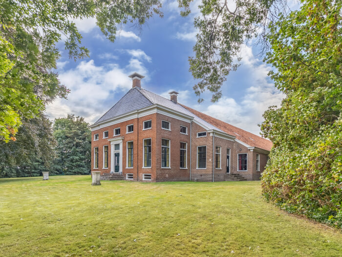 Vakantiehuis in Beerta (Groningen) voor 30 personen met 15 slaapkamers.
