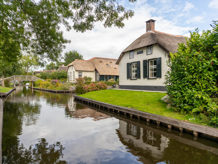 Vakantiehuis in Giethoorn (Overijssel) voor 12 personen met 4 slaapkamers.