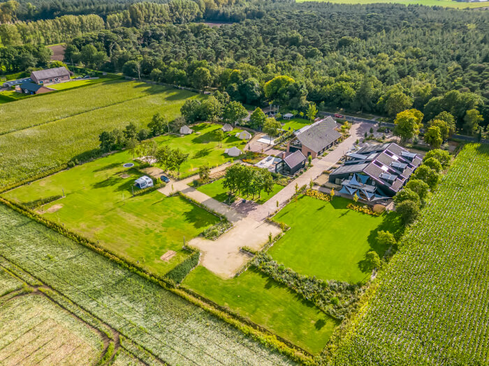 Vakantiehuis in Bergeijk (Noord-Brabant) voor 15 personen met 8 slaapkamers.