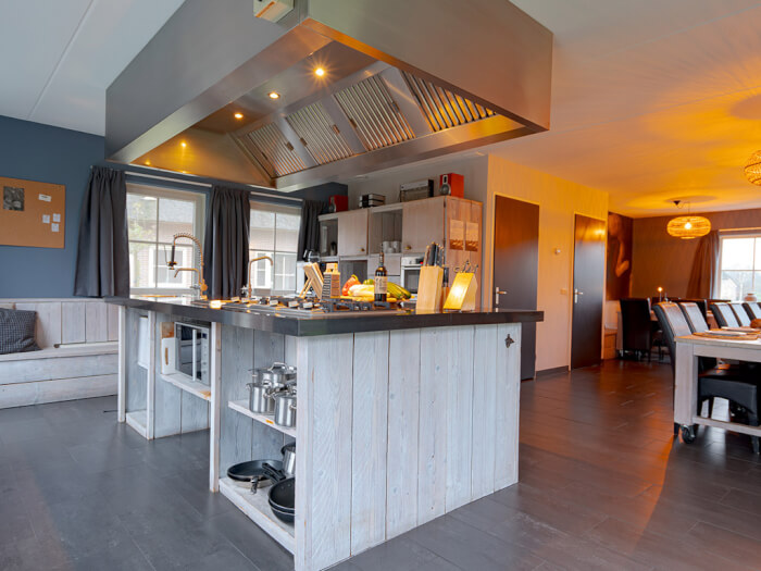 Vakantiehuis in Tiendeveen (Drenthe) voor 20 personen met 10 slaapkamers.