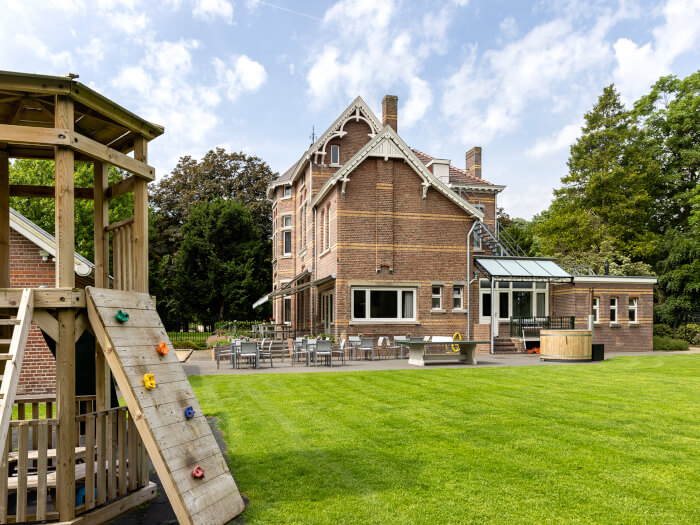 Vakantiehuis in Venray (Limburg) voor 24 personen met 11 slaapkamers.
