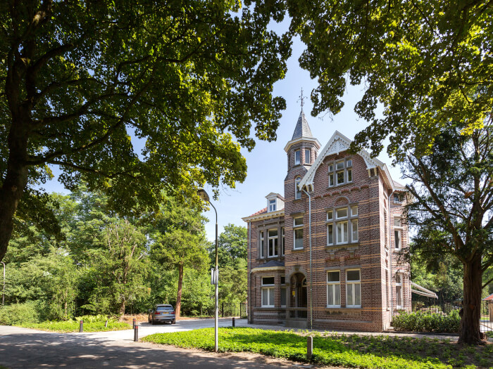 Vakantiehuis in Venray (Limburg) voor 24 personen met 11 slaapkamers.