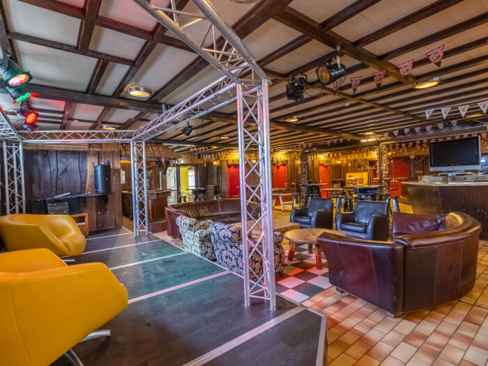 Vakantiehuis in Meijel (Limburg) voor 40 personen met 9 slaapkamers.