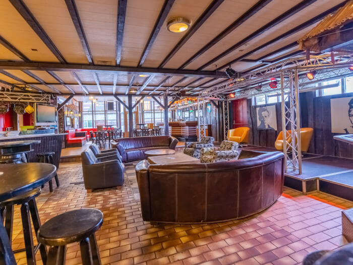 Vakantiehuis in Meijel (Limburg) voor 40 personen met 9 slaapkamers.