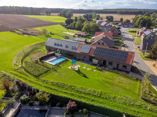 Vakantiehuis met privé binnenzwembad, sauna & speelzolder