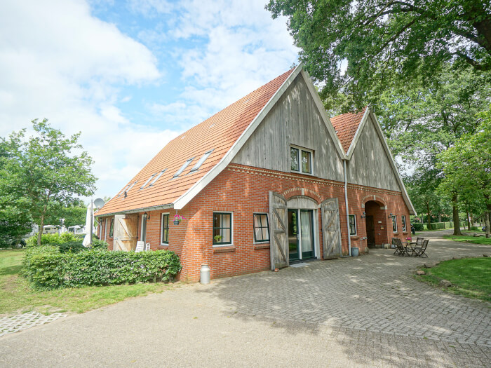 Vakantiehuis in Denekamp (Overijssel) voor 20 personen met 8 slaapkamers.