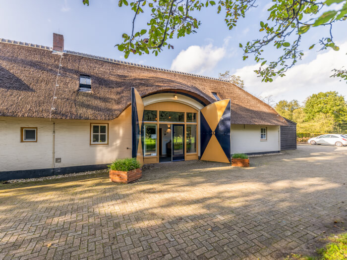 Vakantiehuis in Heeswijk-Dinther (Noord-Brabant) voor 24 personen met 9 slaapkamers.
