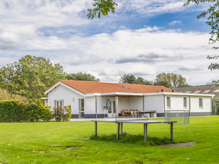 Vakantiehuis in Heeswijk-Dinther (Noord-Brabant) voor 22 personen met 5 slaapkamers.