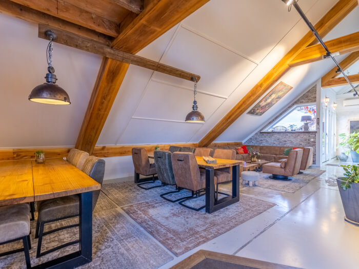 Vakantiehuis in Arnhem (Gelderland) voor 18 personen met 4 slaapkamers.