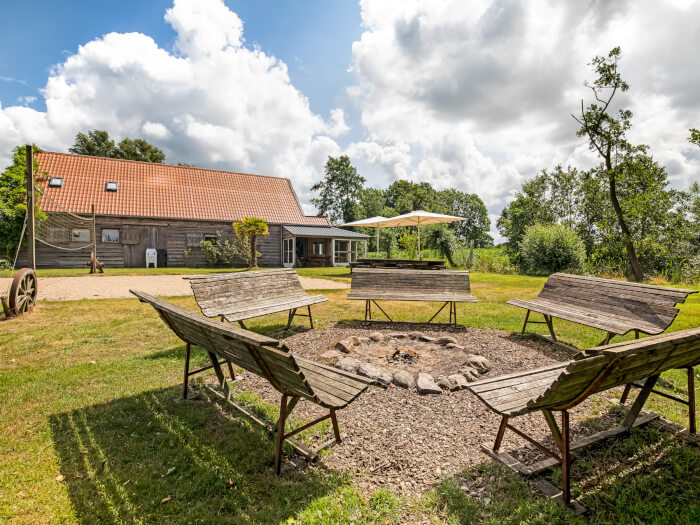 Vakantiehuis in Drogeham (Friesland) voor 18 personen met 8 slaapkamers.