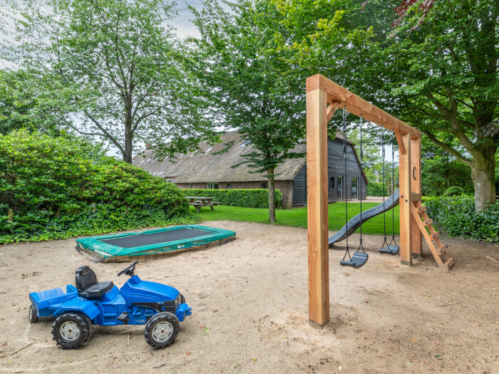 Vakantiehuis in Spier (Drenthe) voor 27 personen met 9 slaapkamers.