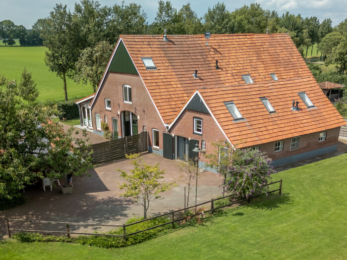 Vakantiehuis in Winterswijk (Gelderland) voor 16 personen met 6 slaapkamers.