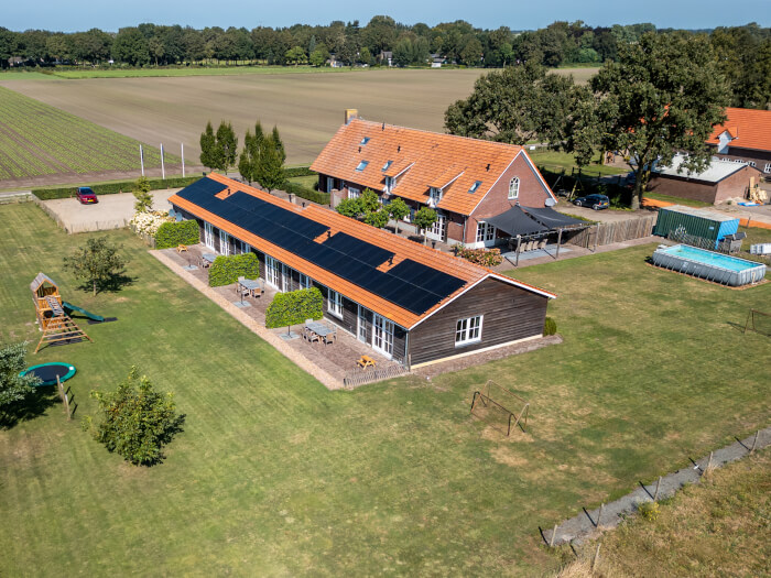 Vakantiehuis in Evertsoord (Limburg) voor 26 personen met 13 slaapkamers.