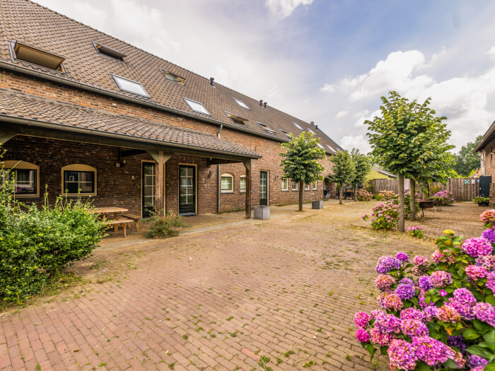 Vakantiehuis in Roermond (Limburg) voor 24 personen met 10 slaapkamers.