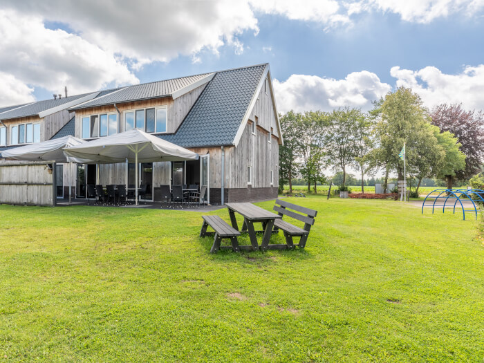 Vakantiehuis in Haaksbergen (Overijssel) voor 16 personen met 7 slaapkamers.