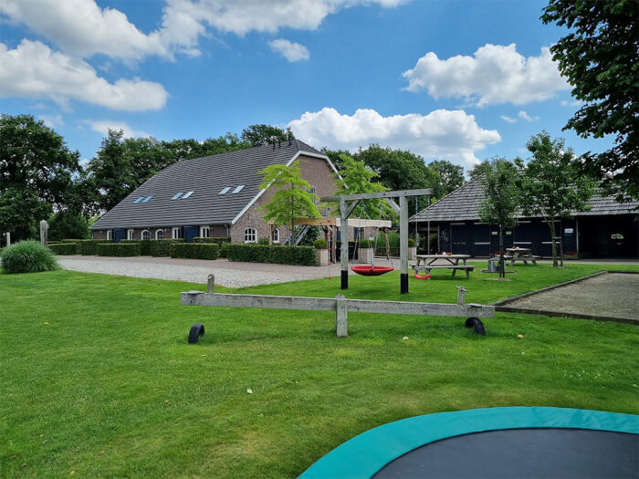 Vakantiehuis in Helenaveen (Noord-Brabant) voor 18 personen met 8 slaapkamers.
