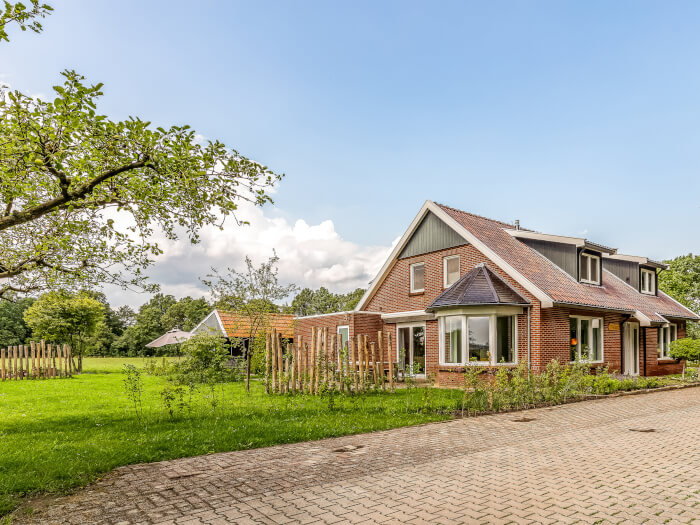 Vakantiehuis in Lattrop-Breklenkamp (Overijssel) voor 10 personen met 4 slaapkamers.