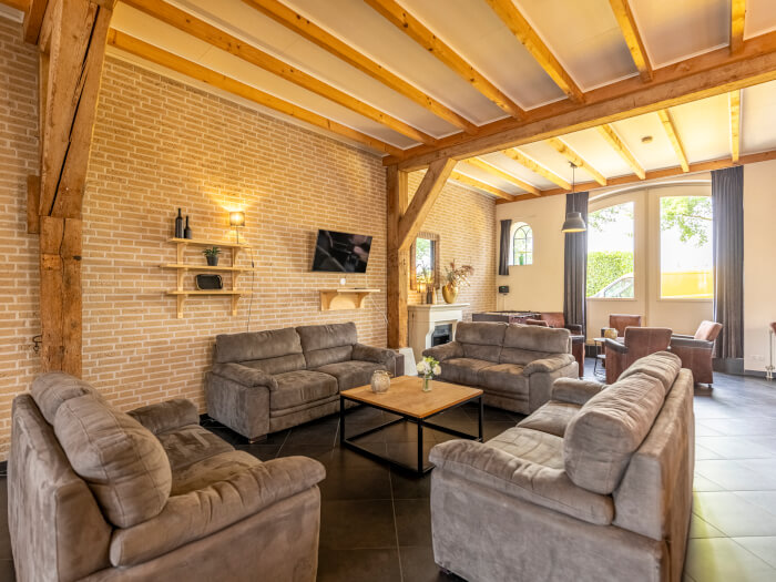 Vakantiehuis in Echteld (Gelderland) voor 20 personen met 7 slaapkamers.