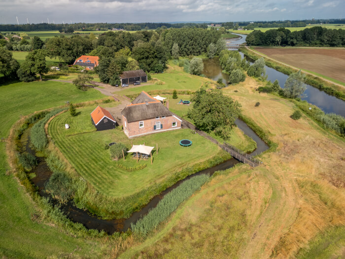 Vakantiehuis in Voorst (Oude IJsselstreek) (Gelderland) voor 12 personen met 3 slaapkamers.
