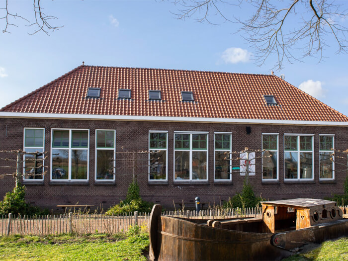 Vakantiehuis in De Veenhoop (Friesland) voor 10 personen met 2 slaapkamers.