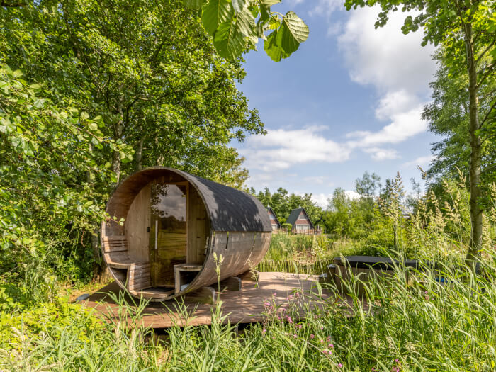 Vakantiehuis in Twijzelerheide (Friesland) voor 12 personen met 6 slaapkamers.