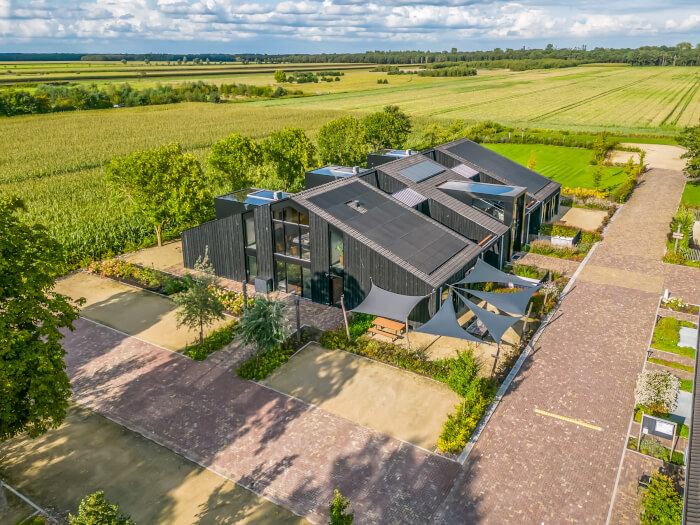 Vakantiehuis in Bergeijk (Noord-Brabant) voor 31 personen met 16 slaapkamers.