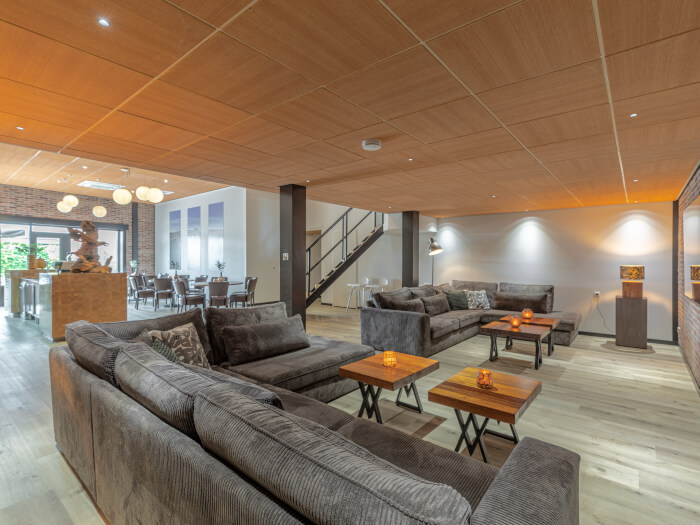 Vakantiehuis in Earnewâld (Friesland) voor 16 personen met 8 slaapkamers.