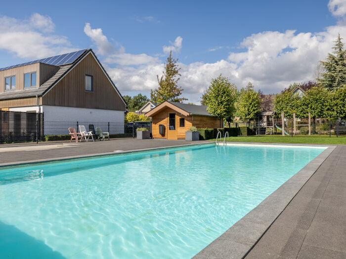 Vakantiehuis in Klimmen (Limburg) voor 18 personen met 8 slaapkamers.