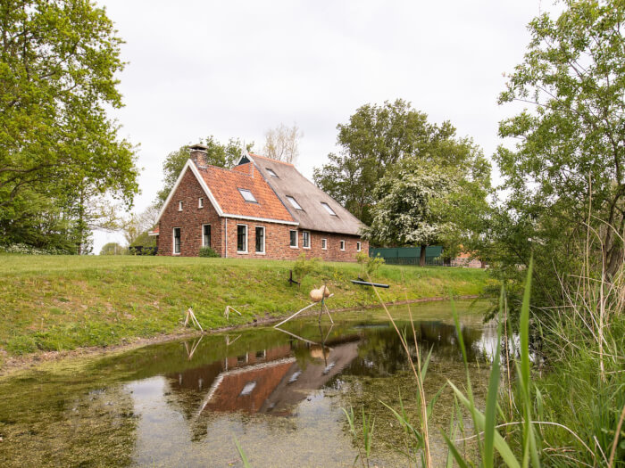 Vakantiehuis in Engwierum (Friesland) voor 12 personen met 6 slaapkamers.