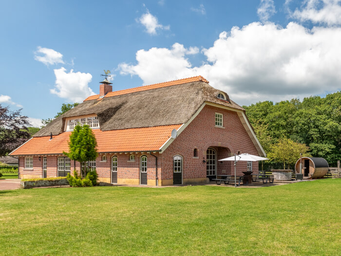Vakantiehuis in Ambt Delden (Overijssel) voor 16 personen met 7 slaapkamers.