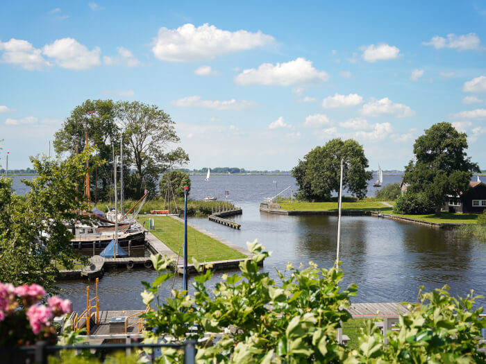 Vakantiehuis in Goingarijp (Friesland) voor 16 personen met 6 slaapkamers.
