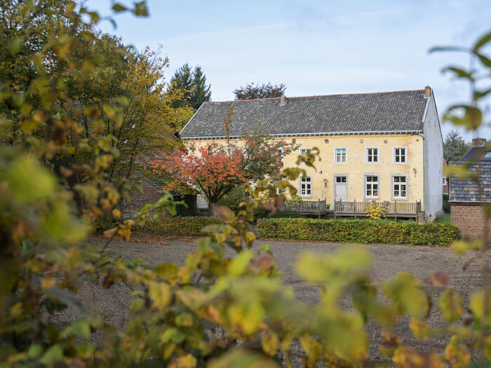 Vakantiehuis in Schin op Geul (Limburg) voor 40 personen met 6 slaapkamers.