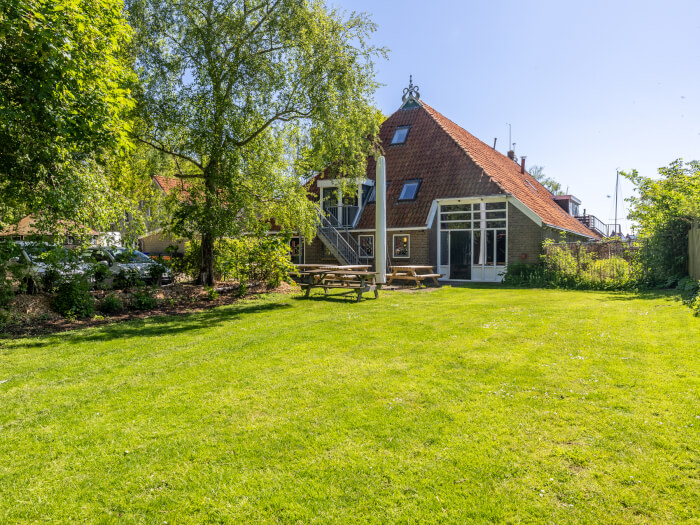 Vakantiehuis in Balk (Friesland) voor 57 personen met 13 slaapkamers.