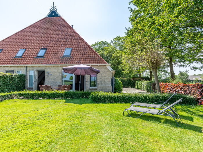 Vakantiehuis in Snikzwaag (Friesland) voor 10 personen met 4 slaapkamers.