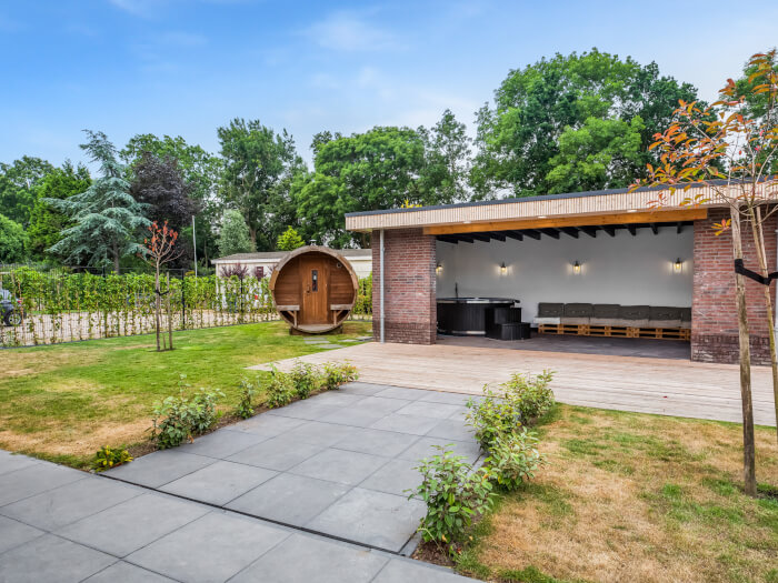 Vakantiehuis in Hensbroek (Noord-Holland) voor 20 personen met 5 slaapkamers.