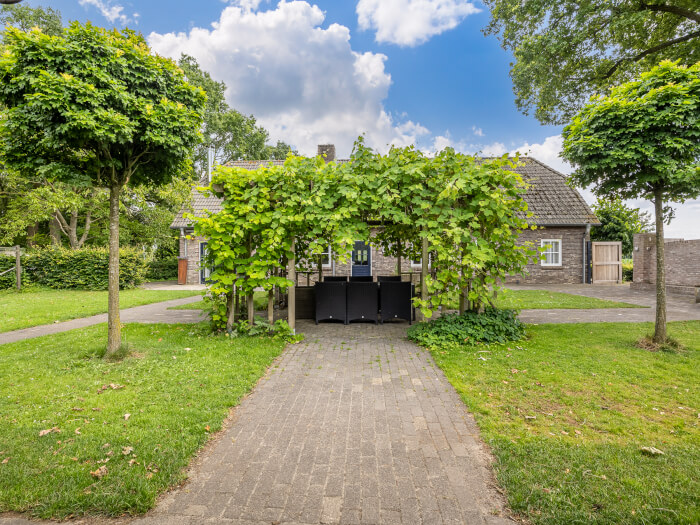 Vakantiehuis in Aarle-Rixtel (Noord-Brabant) voor 14 personen met 6 slaapkamers.