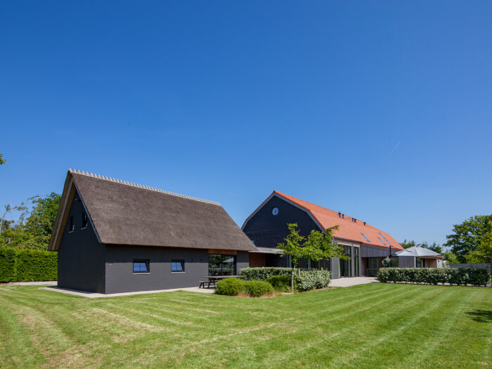 Vakantiehuis in Zuidzande (Zeeland) voor 30 personen met 13 slaapkamers.