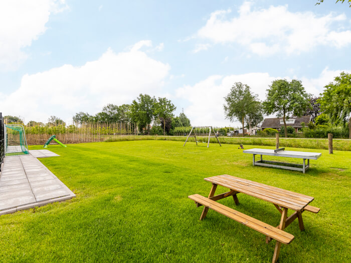 Vakantiehuis in Echteld (Gelderland) voor 14 personen met 5 slaapkamers.